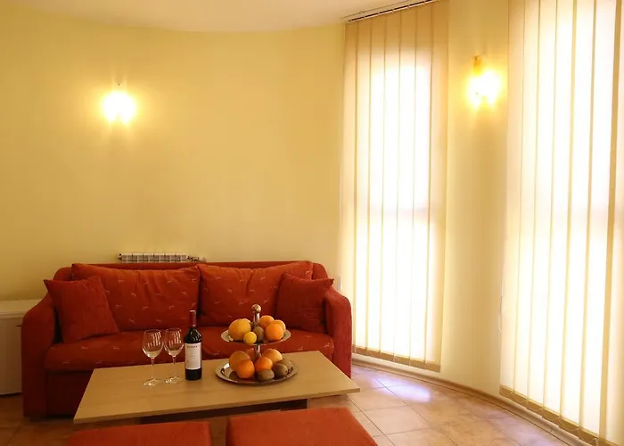 Хотел Family Papi 2*