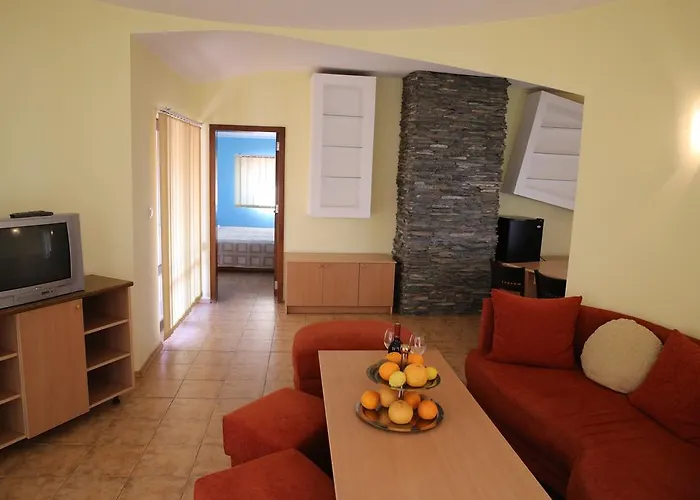 Хотел Family Papi 2*