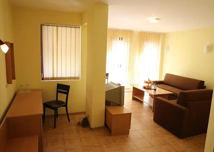 Хотел Family Papi 2*